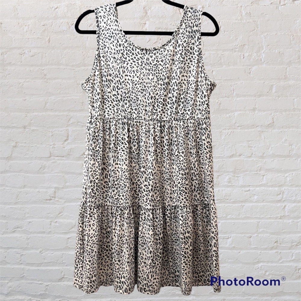 Sweet Lovely Animal Print Sleeveless Dress Large Tiered Button Details Soft GUC